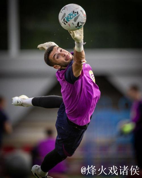 世体：霍安-加西亚因碰撞受伤，步态不稳，但可继续上场