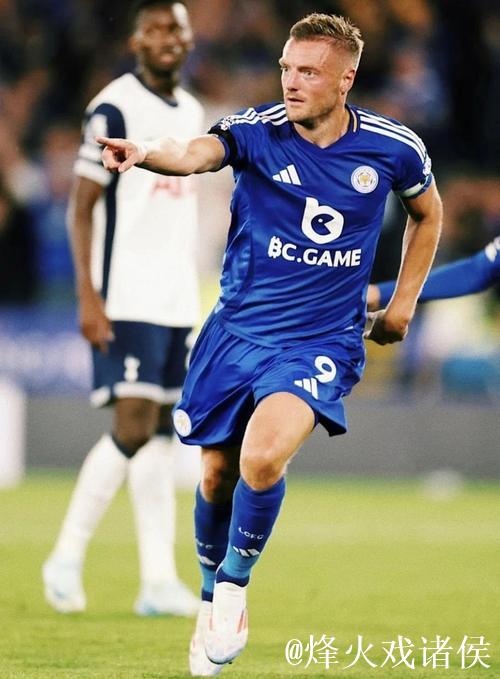 瓦尔迪38岁转战意甲追逐梦想,薪资仅为莱斯特城时期的三分之一 瓦尔迪38岁转战意甲追逐梦想,薪资仅为莱斯特城时期的三分之一